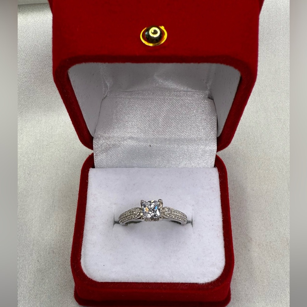 Elegant Silver Ring with moissanite diamond